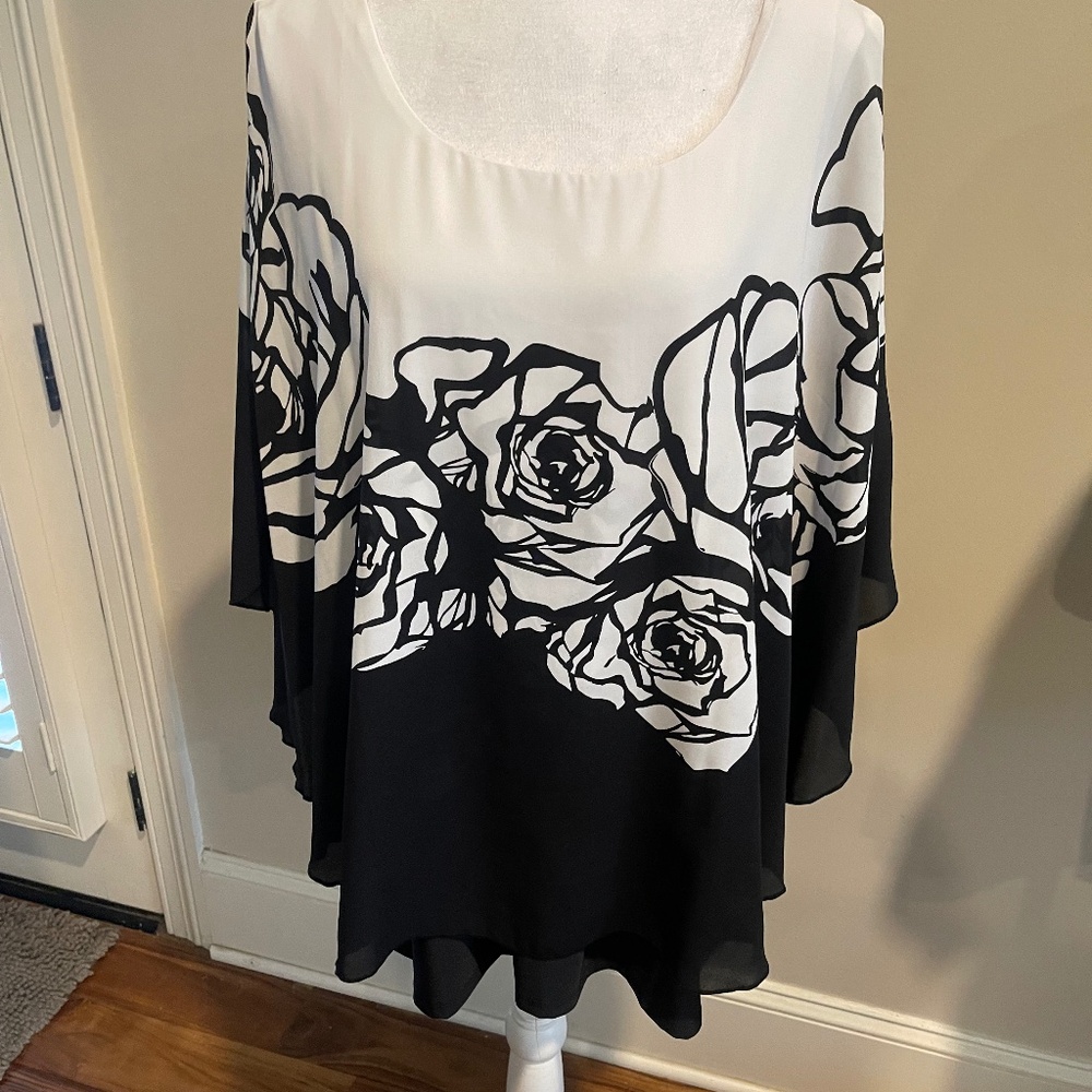 Beautiful Nygard white and black plus size blouse.  New with tags.